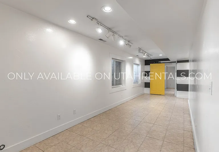 1595 S 50 W — Photo 21