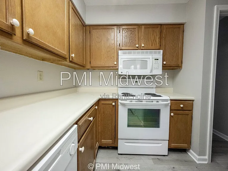 100 E King St — Photo 10