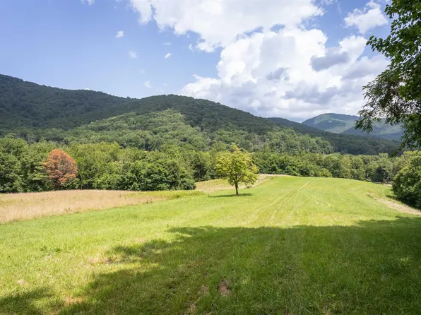 5095 Headquarters Ln, Crozet, VA 22932