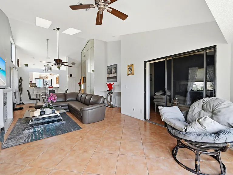 1012 Landings Blvd — Photo 12