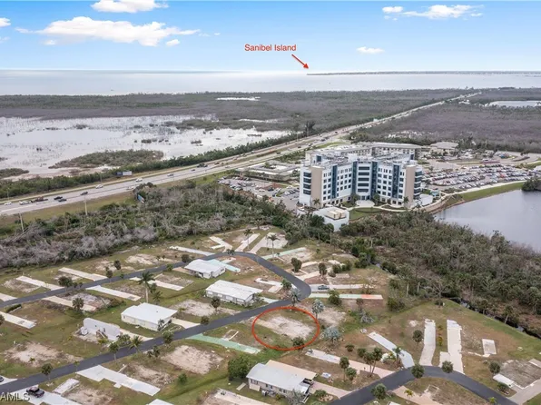 13670 Grackle Dr, Fort Myers, FL 33908