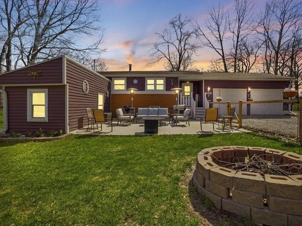 209 S Longshore Dr, Walkerton, IN 46574