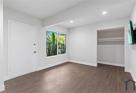 3rd image of 2900 W 54th St APT 2
