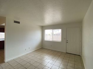 814 Wallace St APT 3, Bakersfield, CA 93307