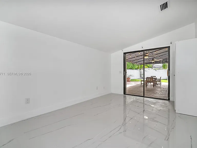 230 Cranwood Dr — Photo 14