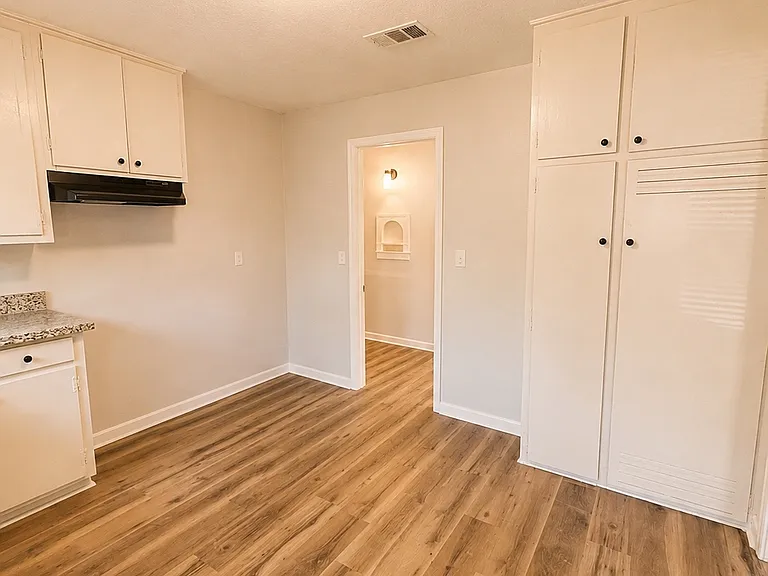 130 Wacker Dr — Photo 4