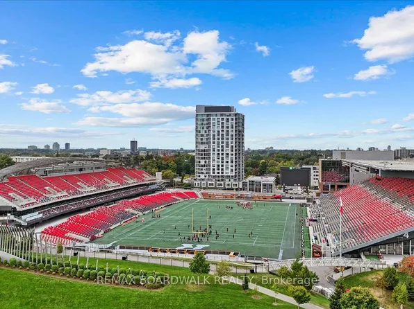 1035 Bank St #406, Ottawa, ON K1S 5K3