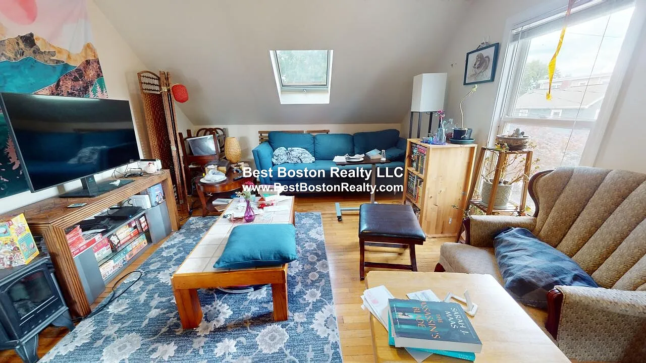 2 bed, 1.0 bath, 1000 sqft, $3,660 — Photo 2