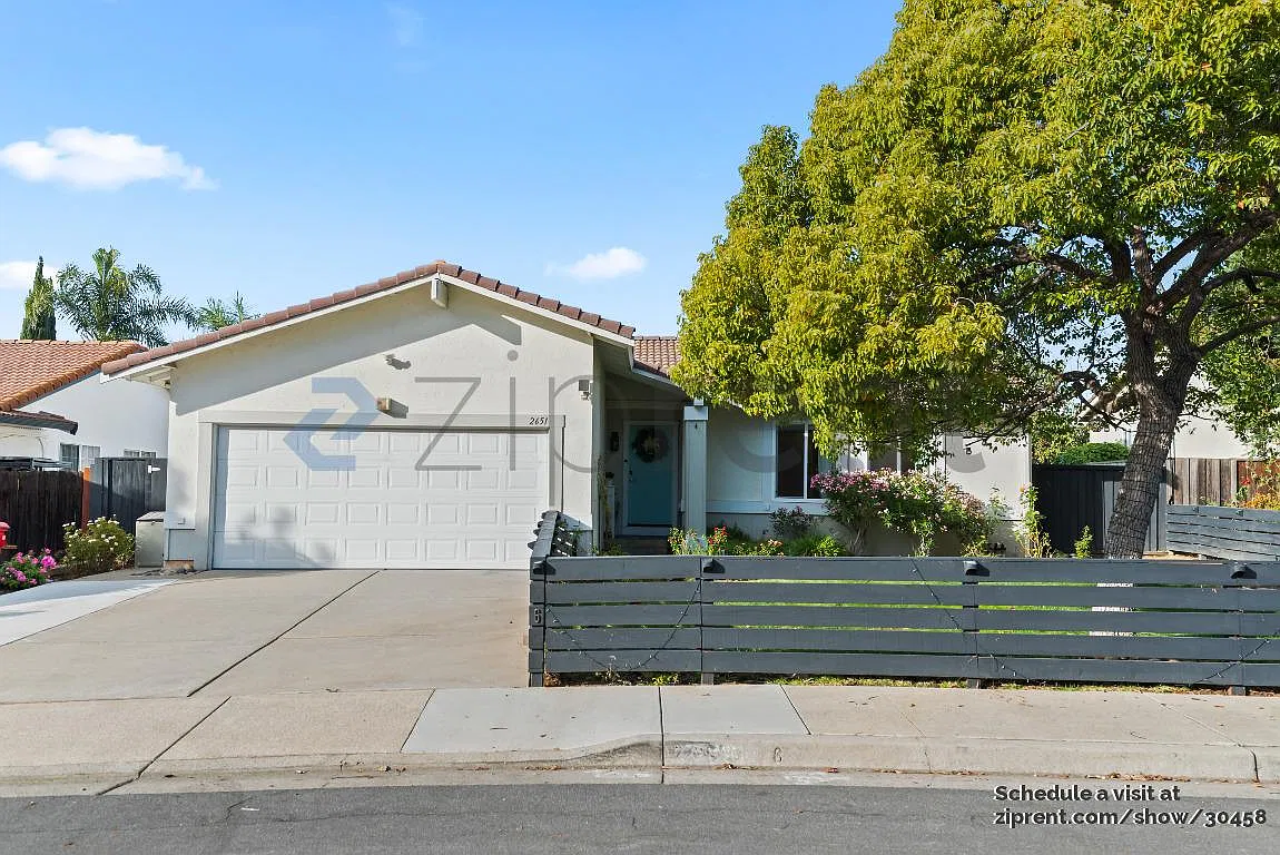 3 bed, 1404 sqft, $5,247 — Photo 1