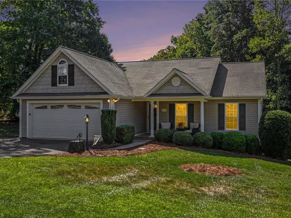 848 Ridge View Ter, Rural Hall, NC 27045