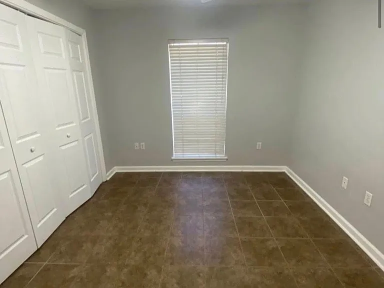1360 Harwich Dr — Photo 8