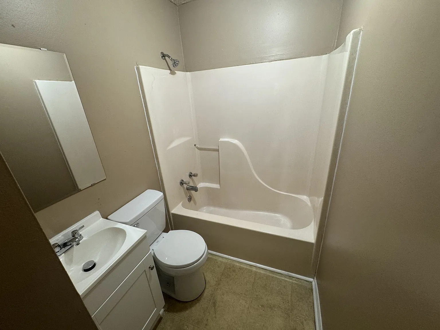 2 bed, 1.0 bath, 900 sqft, $800 — Photo 3