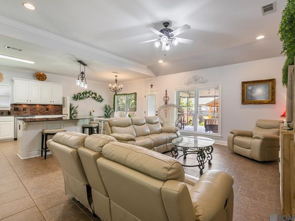 27984 Foxfire Ave, Walker, LA 70785