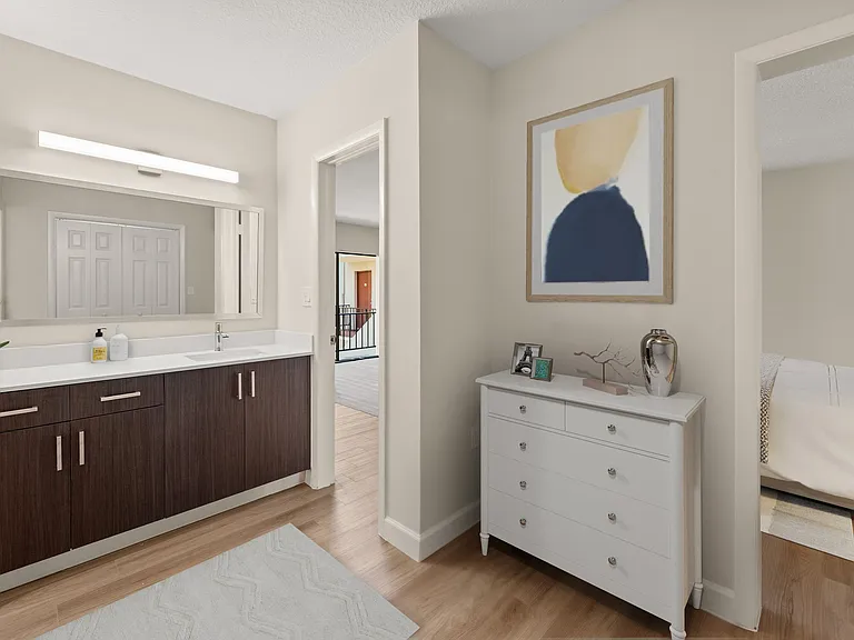 Executive Apartments — Photo 6