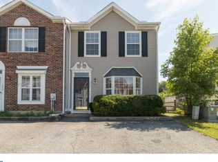 214 Fieldstone Ln, Newark, DE 19702