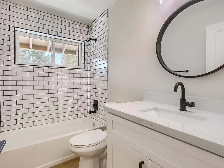 1402 W Berridge Ln — Photo 32
