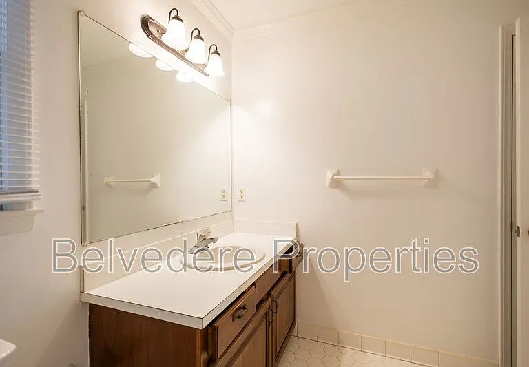 8 Barrett Pl — Photo 13