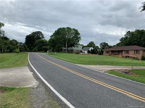 5th image of 216 Louise Dr