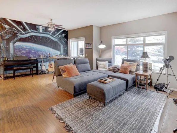 300 N Evanscreek Ct NW #81, Calgary, AB T3P 0B8