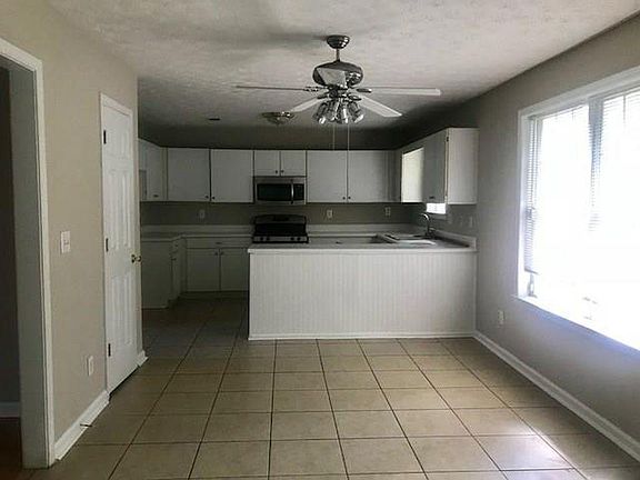 4th image of 2939 Sentinel Cir