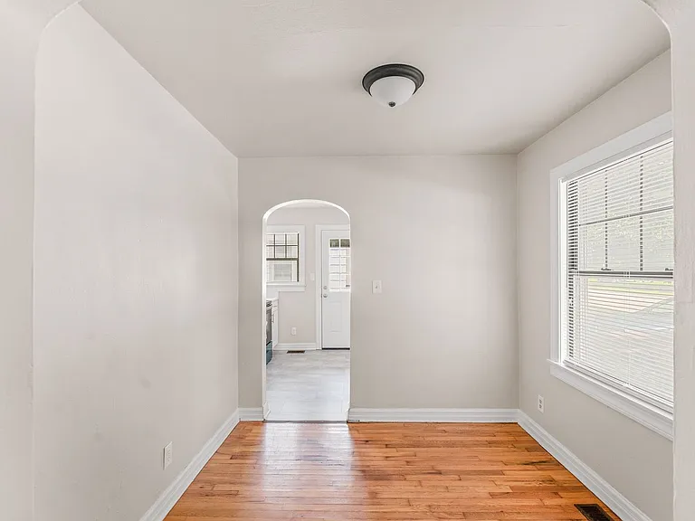 611 W Minota St — Photo 7