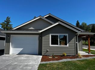 1684 NE June Bug Dr, Grants Pass, OR 97526