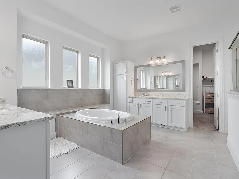 504 Pulitzer Dr — Photo 19