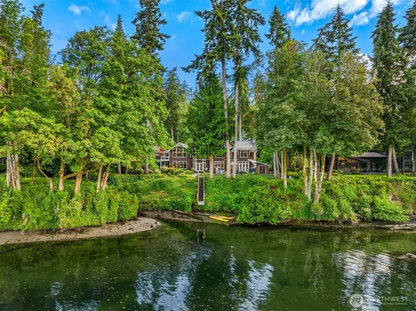 10374 Country Club Road, Bainbridge Island, WA 98110