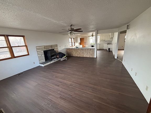 3rd image of 1122 W Adler Dr