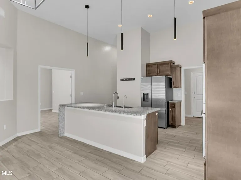 13729 Lago Vista Ave — Photo 23