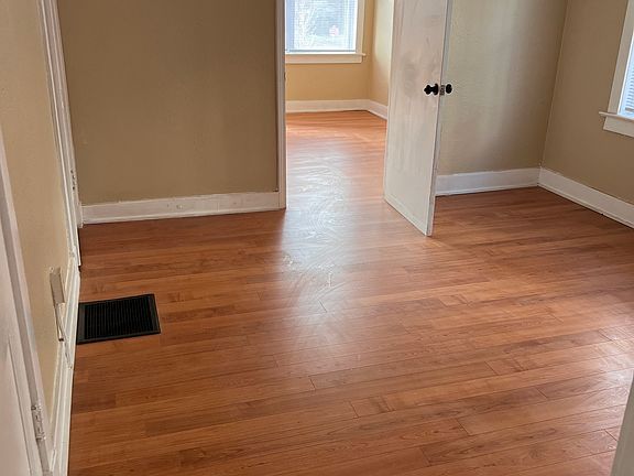 2nd image of 5123-5125 Greer Ave #1