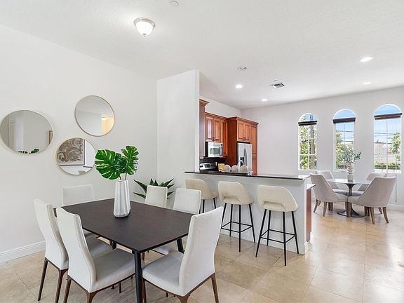 5th image of 506 SE 7th Street #304