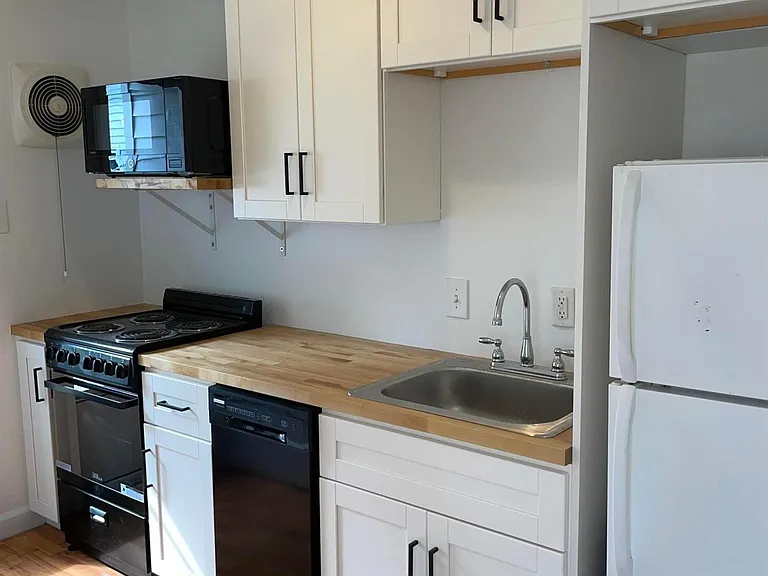 801 Daniels St #A — Photo 6