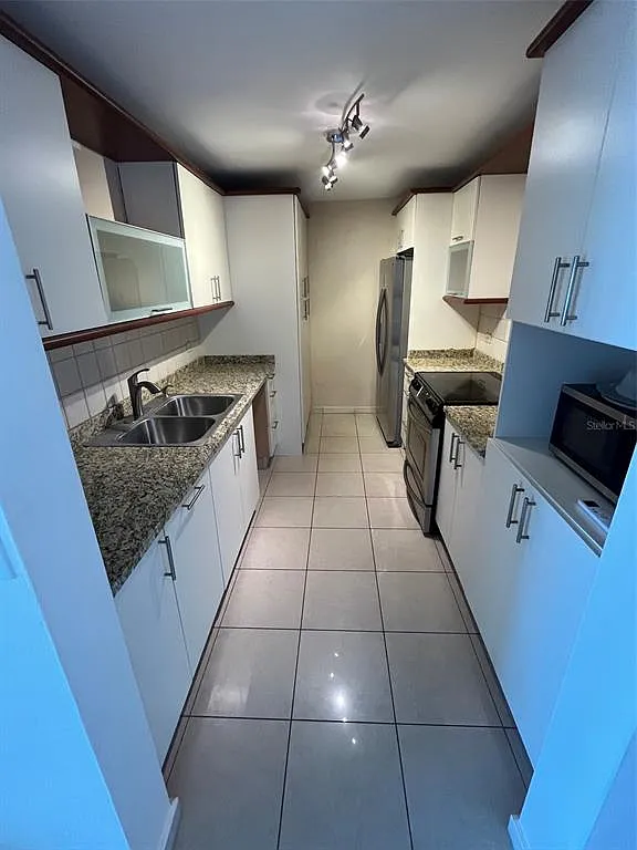 2 bed, 2.0 bath, 1865 sqft, $3,000 — Photo 4
