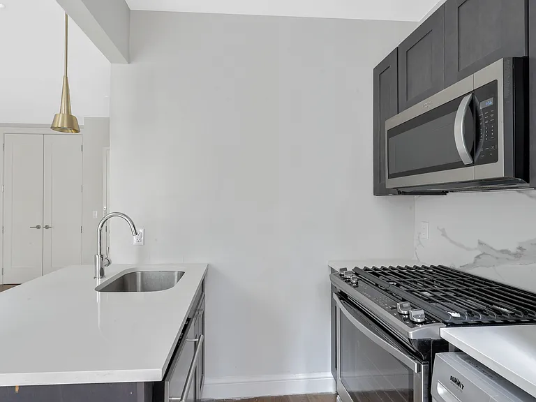 218 E 74th St #5R — Photo 4