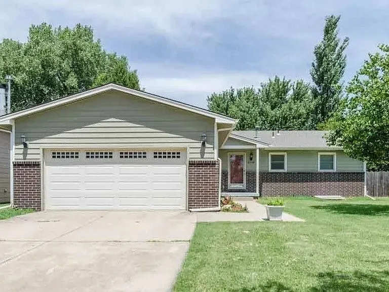 8714 E Wassall St — Photo 1