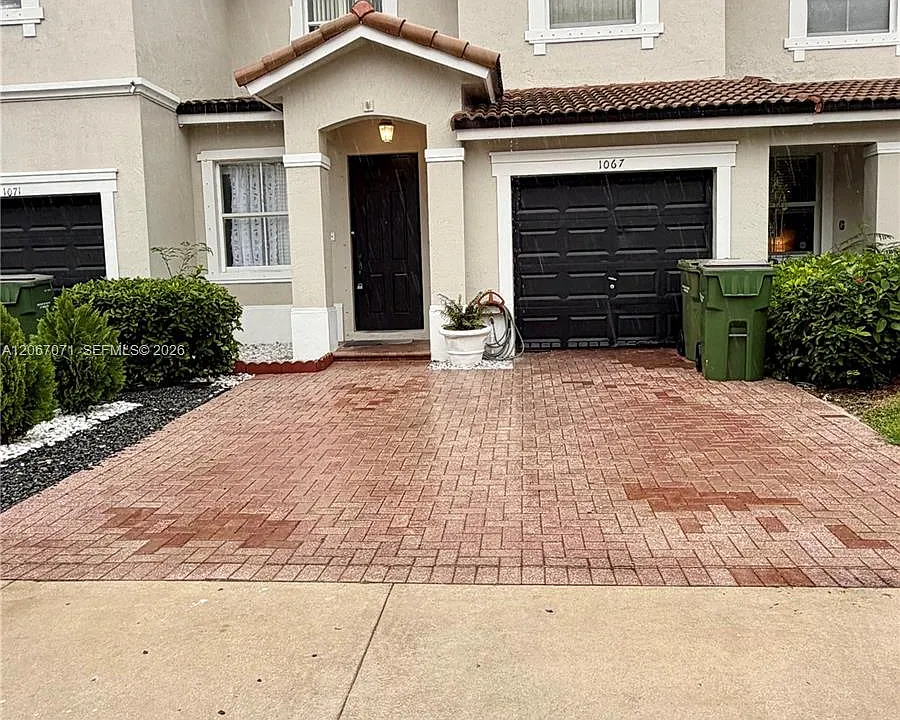 1067 NE 41st Pl
