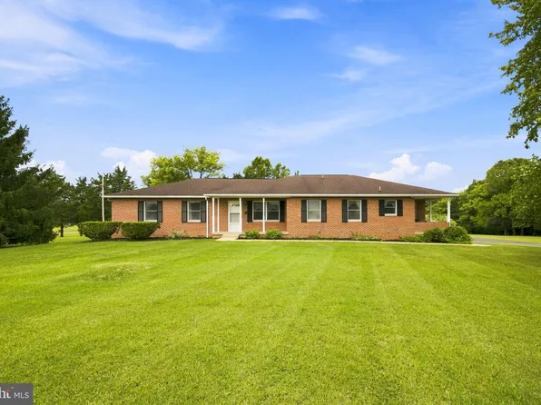 108 Cherry Hill Farm Dr, Kearneysville, WV 25430