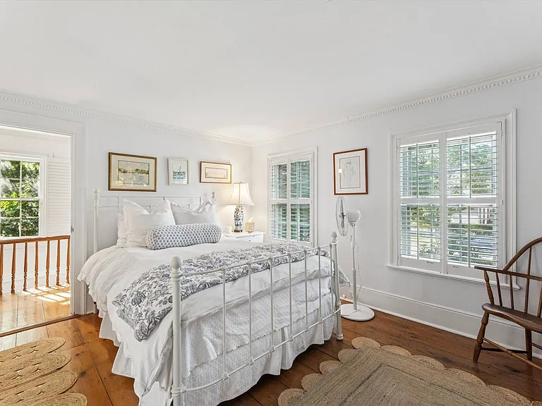 20 Quogue St — Photo 17