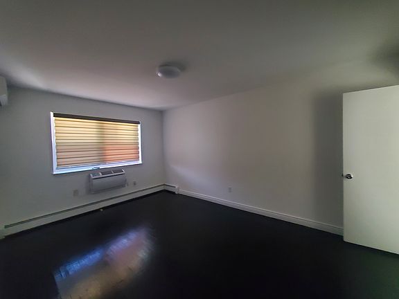 4th image of 2515 Hone Ave Floor 2