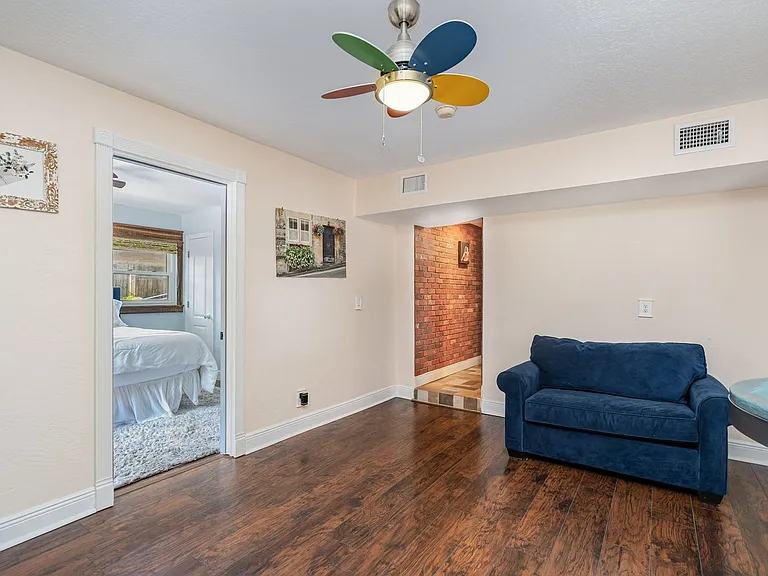 305 Sharon Dr — Photo 11