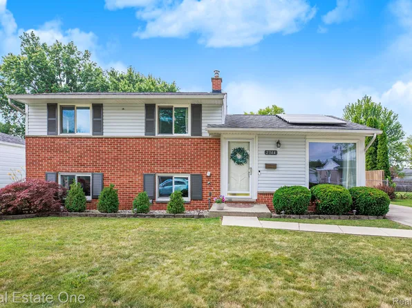 2344 Winston Dr, Sterling Heights, MI 48310