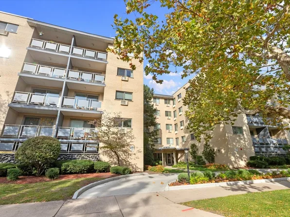 1040 Erie St APT 403, Oak Park, IL 60302