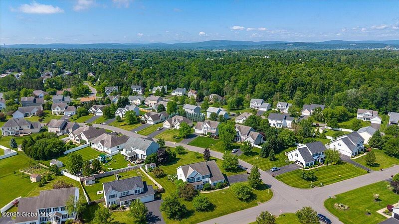5th image of 33 Milltowne Road
