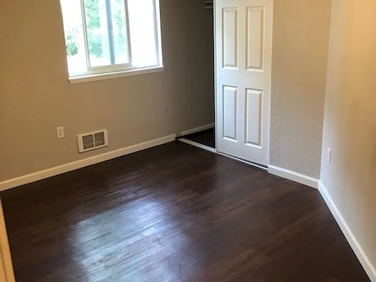 12527 Roosevelt Way NE — Photo 37
