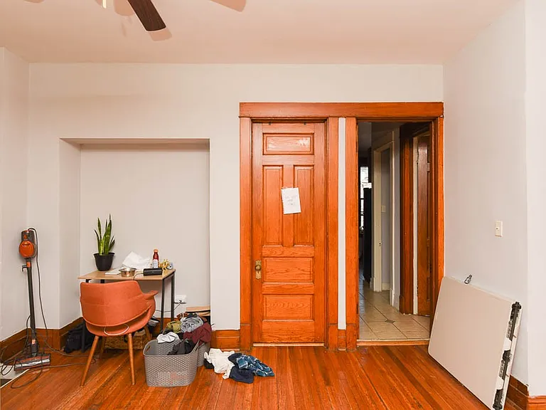 1358 W Barry Ave #W2 — Photo 8