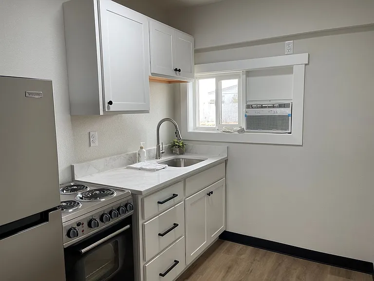 2128 W Broadway Ave — Photo 14