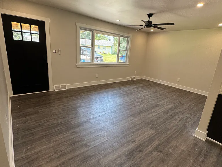 311 Renee Ln — Photo 4