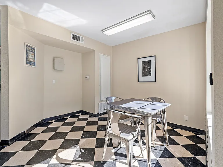 Tiffany Court — Photo 20