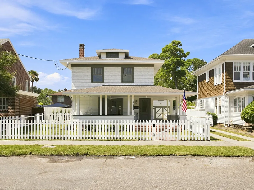 2239 Saint Johns Ave